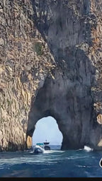 Island of Capri 1 - Women's T Shirt (Rock Formation)